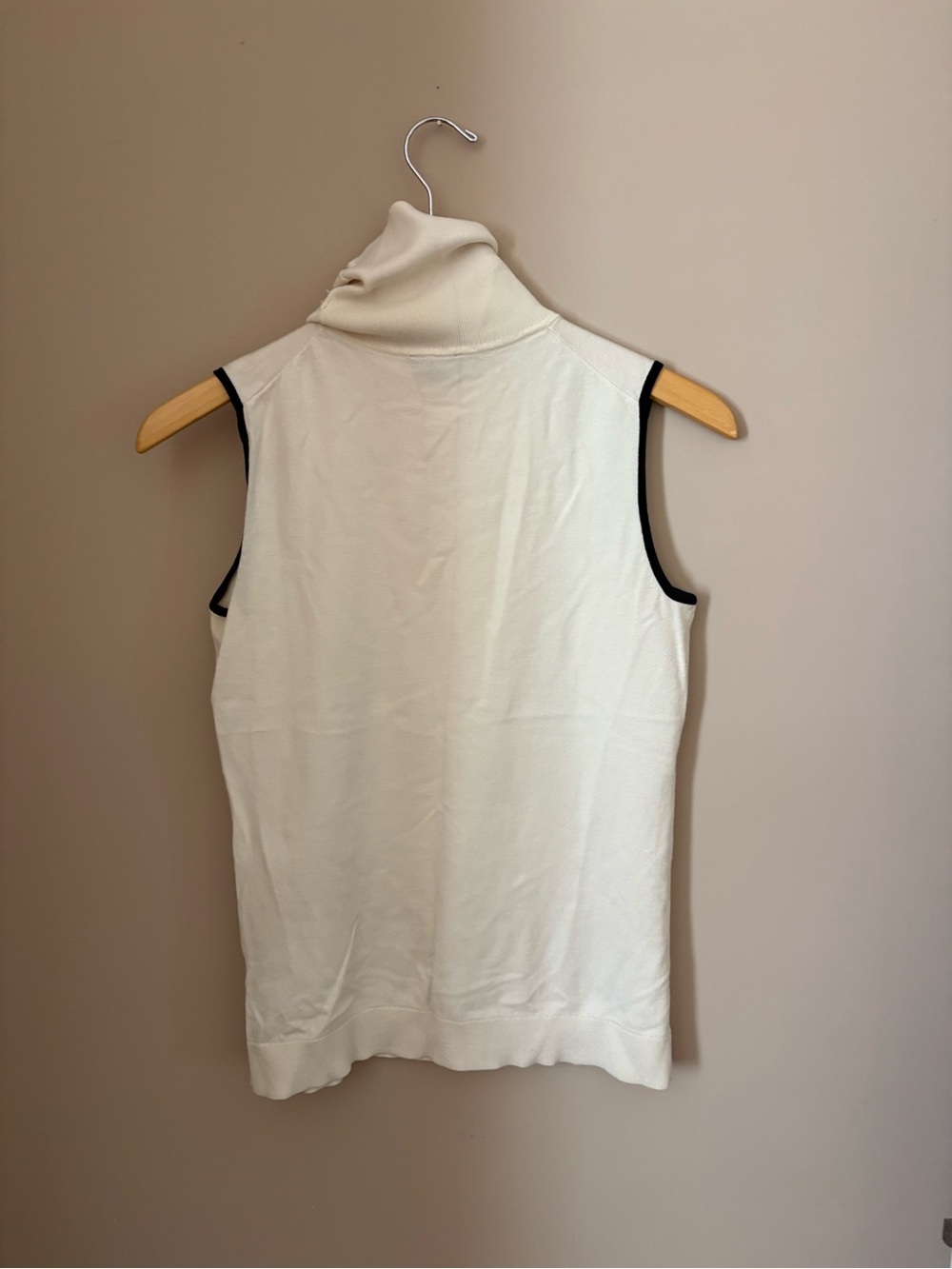 Talbots Cream Ribbed Turtleneck Sleeveless Top with black trim Sz SP - Picture 6 of 8